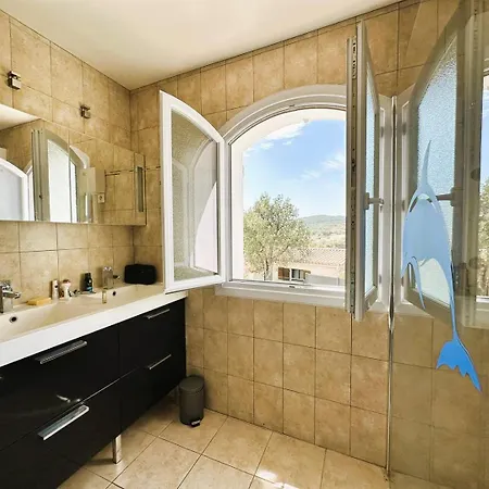 Villa Cigalou Pour 8 Personnes Avec Piscine Chauffee Et Petite Vue Au Domaine De Valcros A Les Maures *