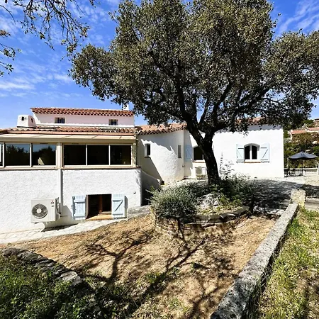 Cigalou Pour 8 Personnes Avec Piscine Chauffée Et Petite Vue Au Domaine De Valcros à Les Maures *