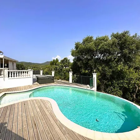 Cigalou Pour 8 Personnes Avec Piscine Chauffée Et Petite Vue Au Domaine De Valcros à Les Maures *