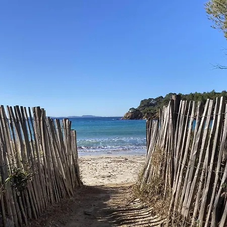 Villa Cigalou Pour 8 Personnes Avec Piscine Chauffee Et Petite Vue Au Domaine De Valcros A Les Maures La Londe-les-Maures